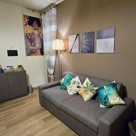 Casa Vacanze Oikia - Room Girasole Napoli Dış mekan fotoğraf