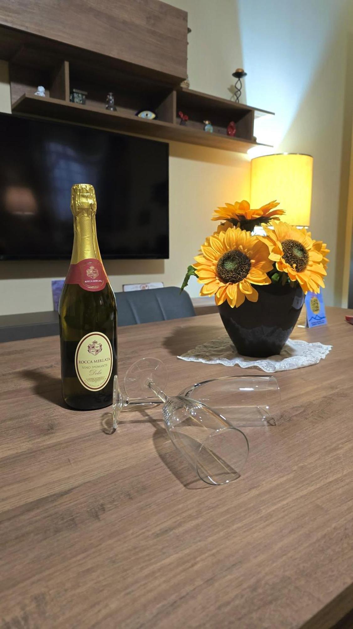 Casa Vacanze Oikia - Room Girasole Napoli Dış mekan fotoğraf